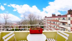 balcony- click for photo gallery